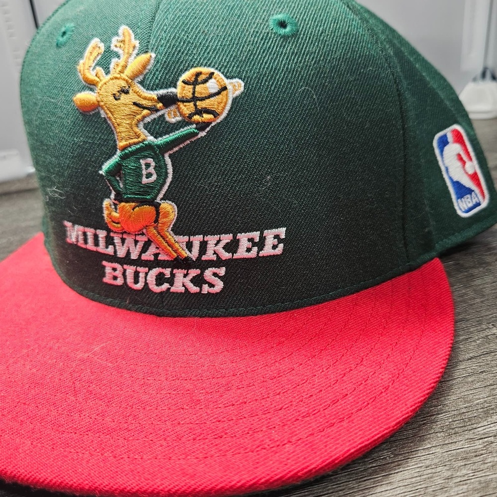 Milwaukee Bucks Mitchell & Ness Fitted Hat 7 1/2 Green Red Hardwood Classics New